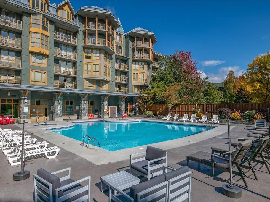 Cascade Lodge Premium Suite, With Pool & Hot Tub Whistler Exterior photo