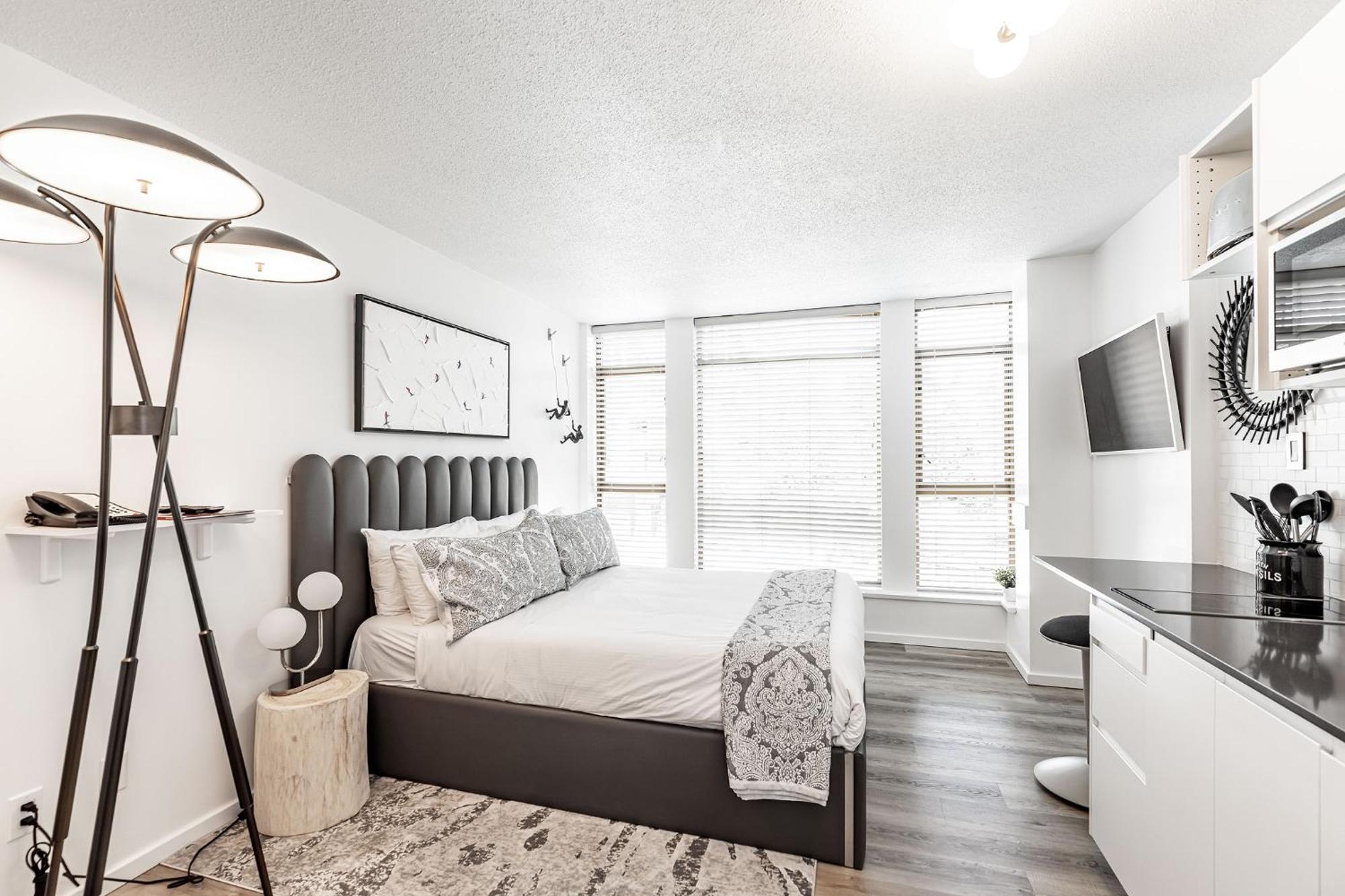 Cascade Lodge Premium Suite, With Pool & Hot Tub Whistler Exterior photo