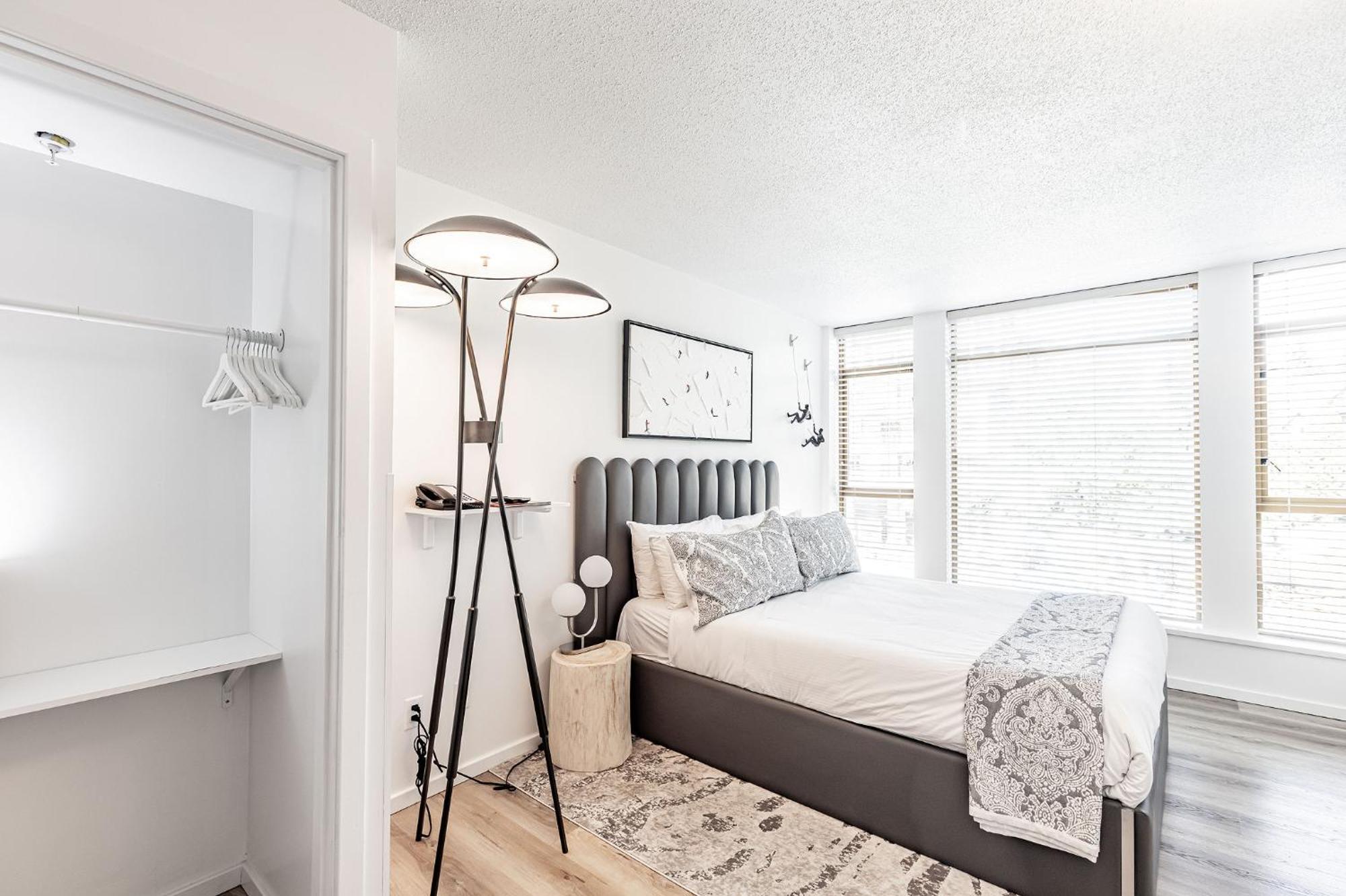 Cascade Lodge Premium Suite, With Pool & Hot Tub Whistler Exterior photo