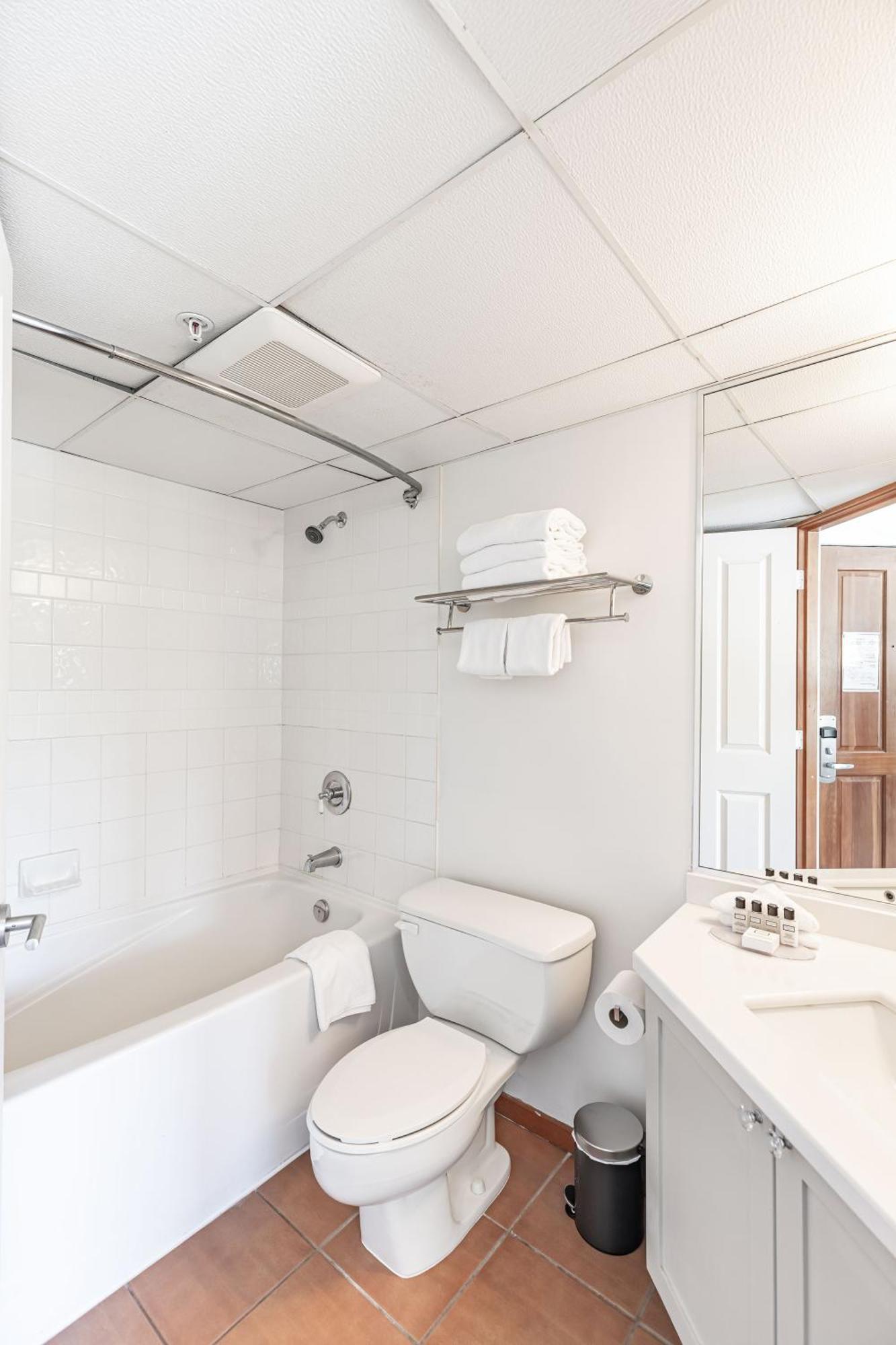 Cascade Lodge Premium Suite, With Pool & Hot Tub Whistler Exterior photo
